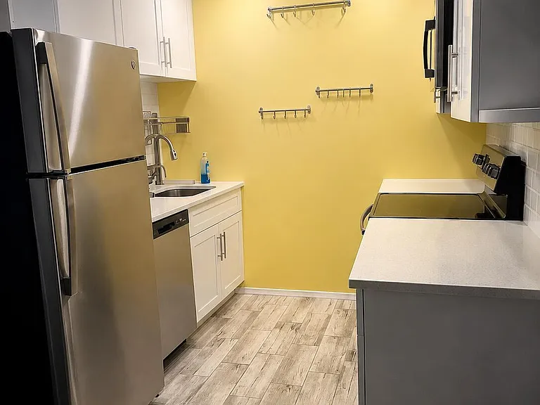 219 Buckingham Ct #E — Photo 12