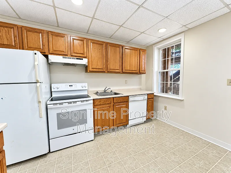 4 bed, 2.0 bath, 2000 sqft, $1,850 — Photo 2