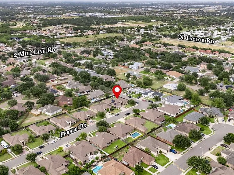 2425 Pebble St — Photo 35