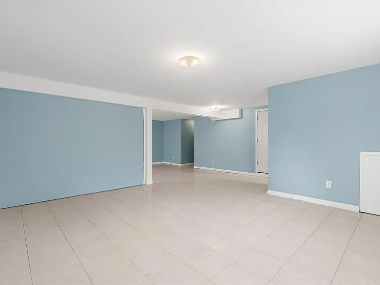649 White Plains Rd — Photo 17