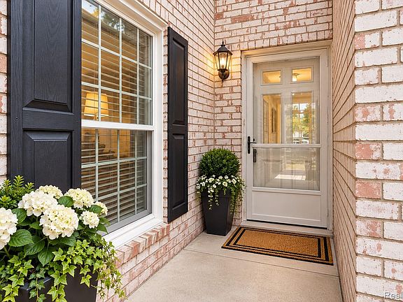 4th image of 171 Manor Way #146