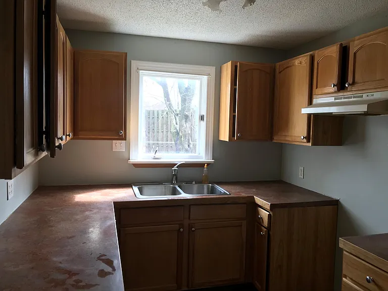 211 Ohio Ave — Photo 3