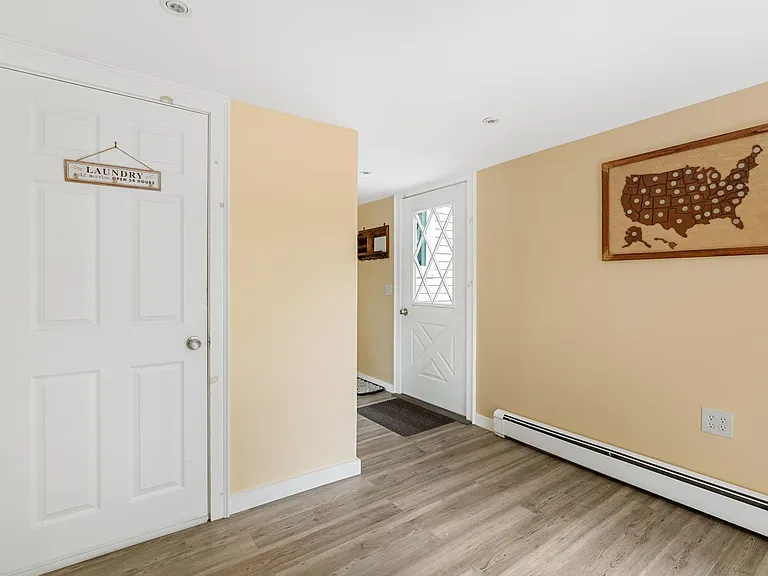Laurene Dr — Photo 29