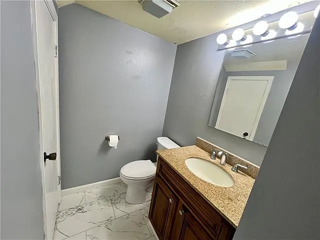 2 bed, 1.5 bath, 801 sqft, $1,400 — Photo 4