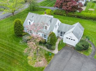 92 W Oak St, Basking Ridge, NJ 07920