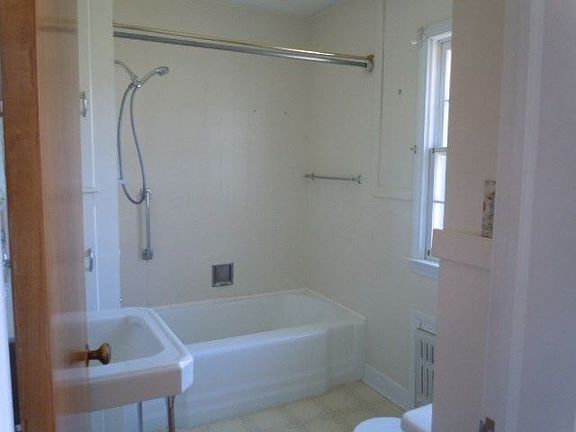 4th image of 1175 Hoffman St