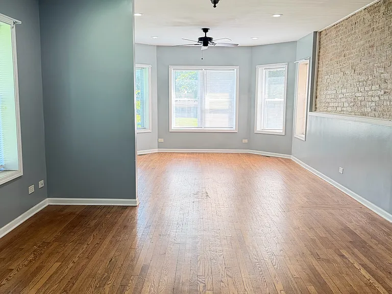 6920 S Vernon Ave — Photo 2