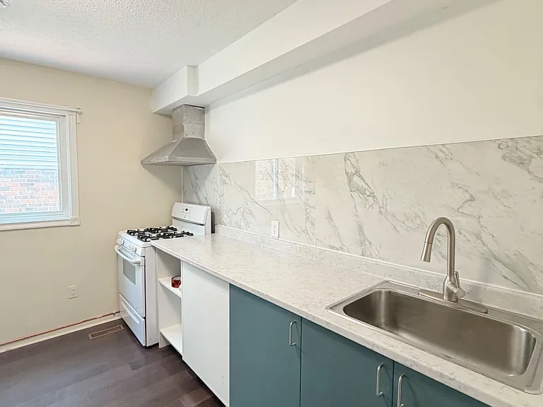 41 Broadbridge Dr #MAIN AND UPPER — Photo 8
