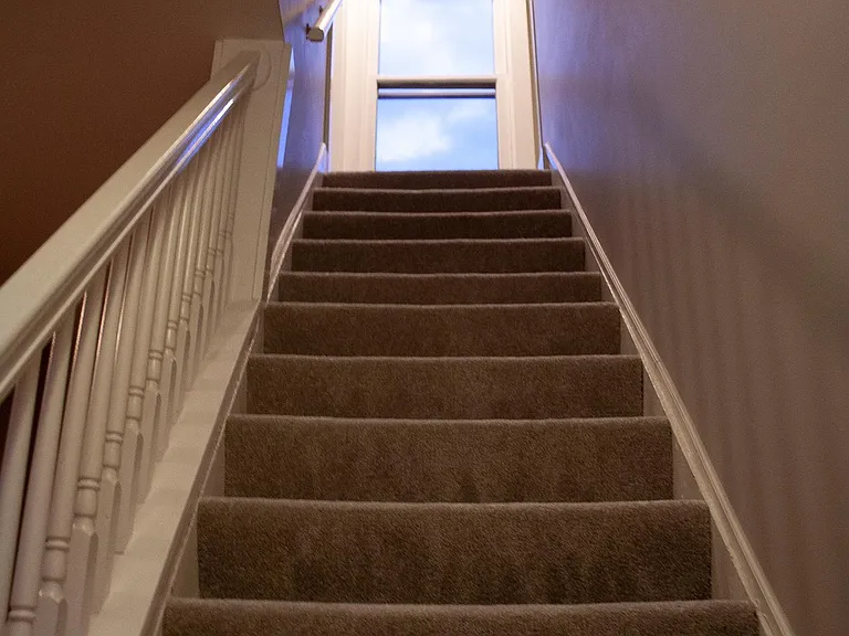 Second-floor stairway