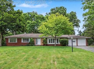 3750 Beach Rd, Troy, MI 48084