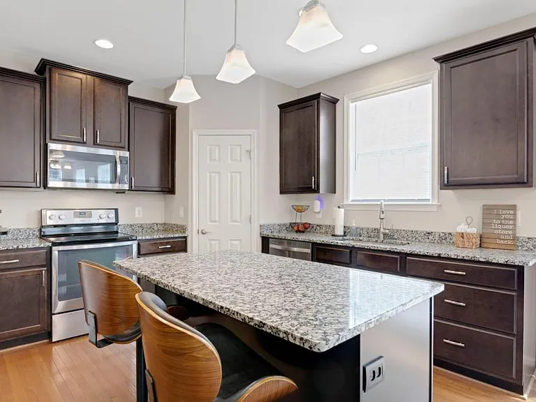 48 Ellison Ct — Photo 13