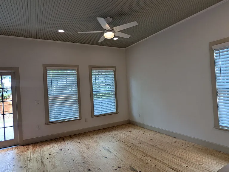 720 NW 3rd St — Photo 33