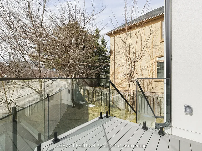 1002 Spadina Rd — Photo 44