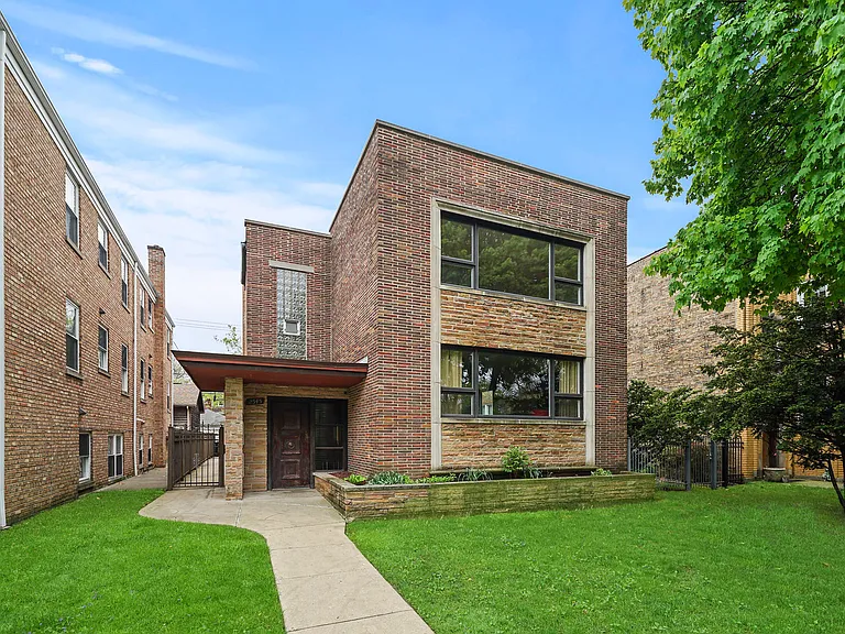 2545 W Lunt Ave #1 — Photo 2