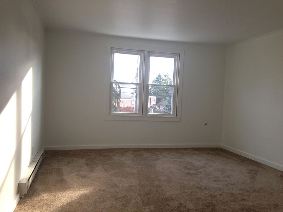 2nd image of 237 College St