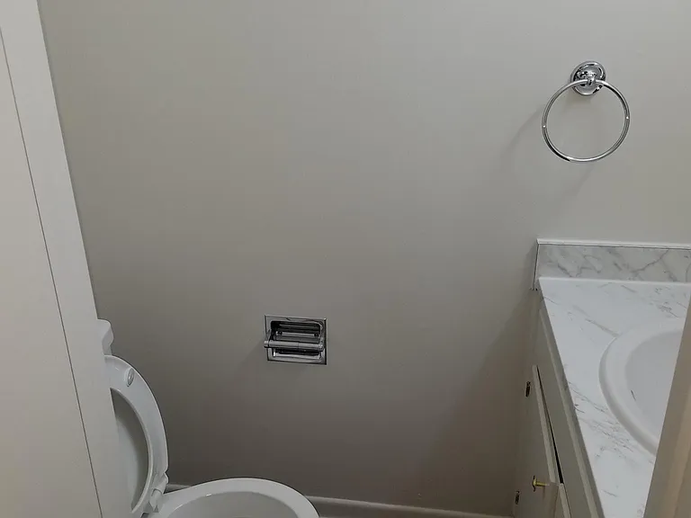 211 Harbor Dr — Photo 5