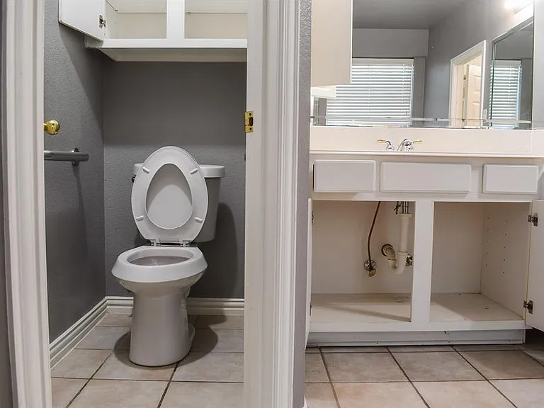 409 Royal Crest Dr — Photo 18