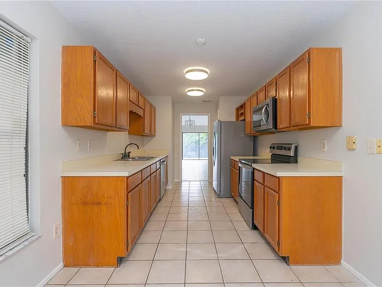 660 Holbrook Cir — Photo 15