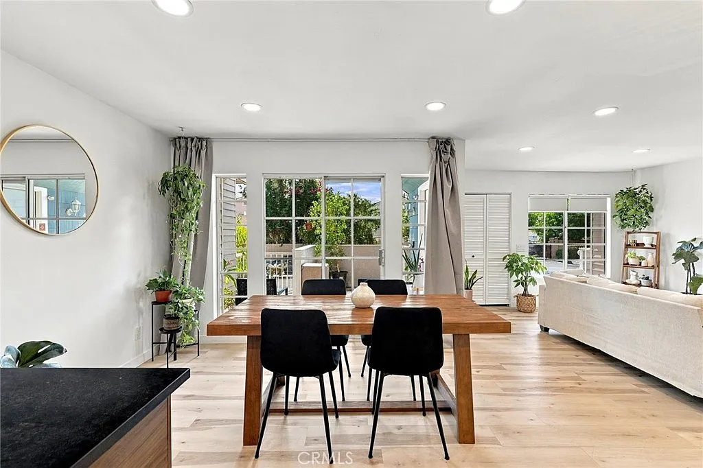 2 bed, 2.5 bath, 1123 sqft, $3,500 — Photo 1
