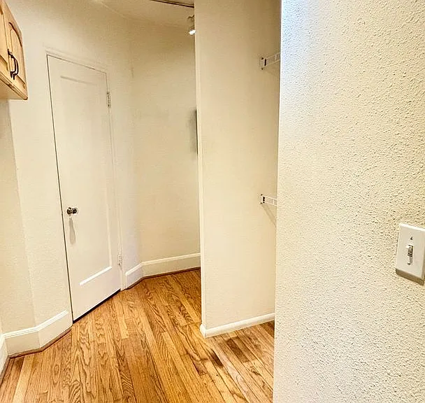 T0108 - Laurelview Apartments — Photo 9
