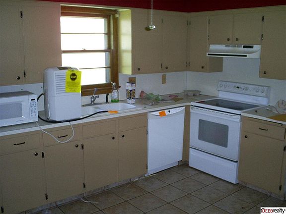3rd image of 5512 S 102nd St