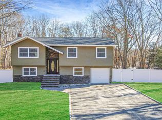 139 Silas Carter Rd, Manorville, NY 11949