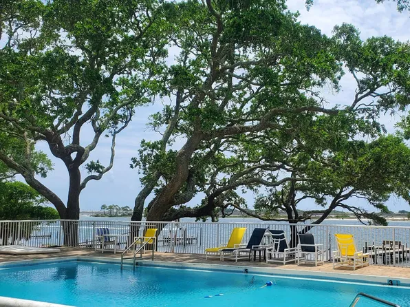 209 W Miracle Strip Pkwy APT B203, Mary Esther, FL 32569