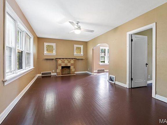 4th image of 2134 Rosebud Ave