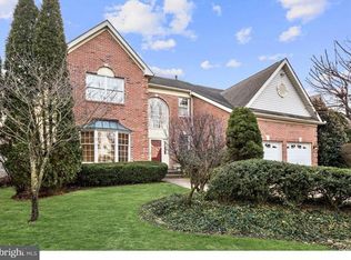 102 Inverness Dr, Moorestown, NJ 08057