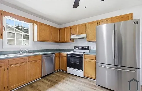 125 Bellevue Dr — Photo 2