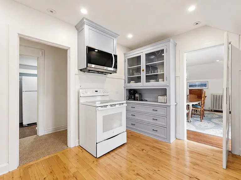 235 1/2 Greenwood St #CH — Photo 9