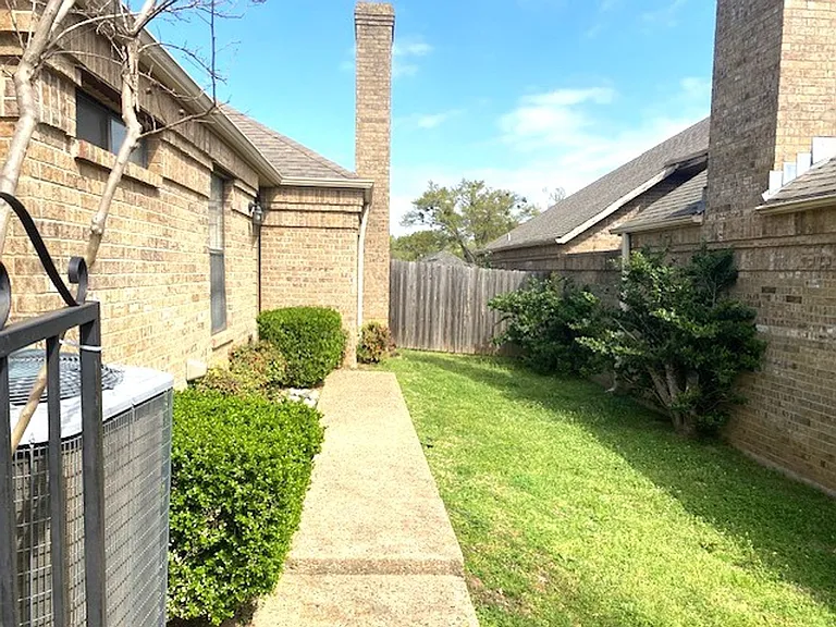 202 Cambridge Rd — Photo 13