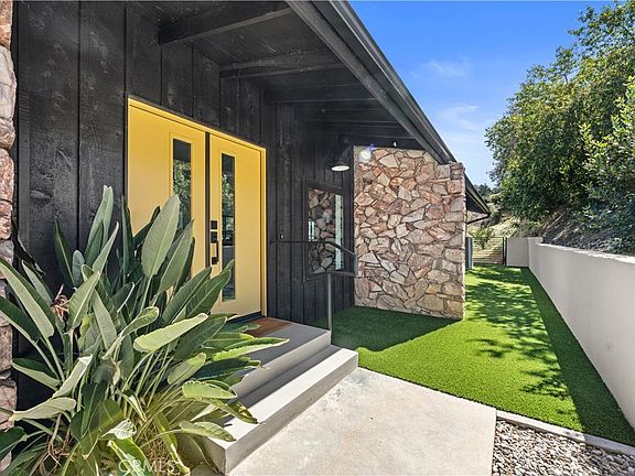 2nd image of 1909 Canyon Rd