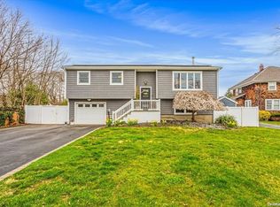 25 Gerek Ave, West Islip, NY 11795