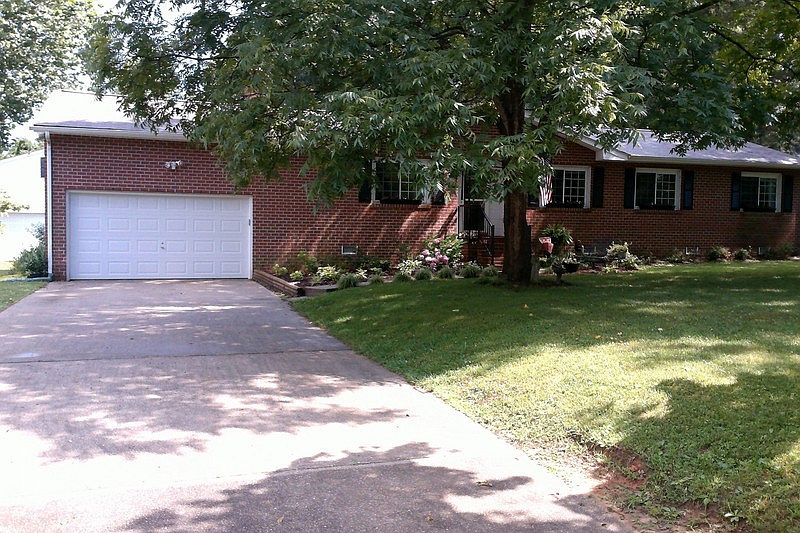 1st image of 144 Country Club Dr