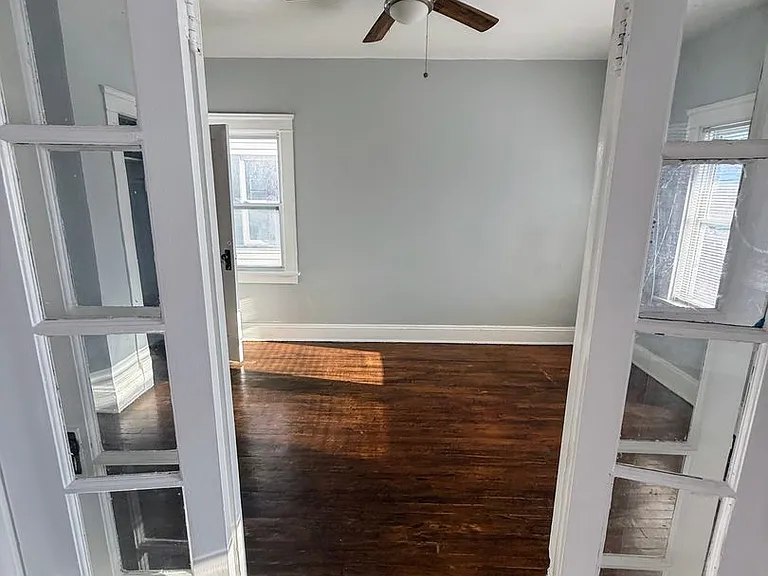 951 Royal Rd — Photo 35
