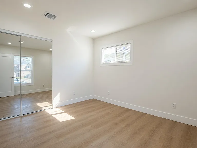 824 Aragon Ave — Photo 9