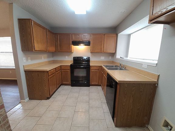 4th image of 301 Hemlock Dr