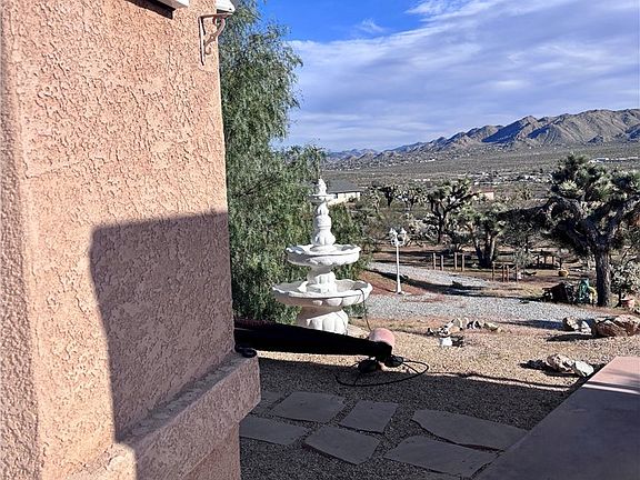 4th image of 5855 Carmelita Ave