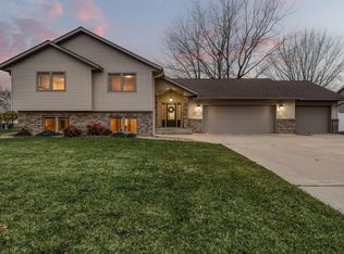 1302 28th St SW, Austin, MN 55912