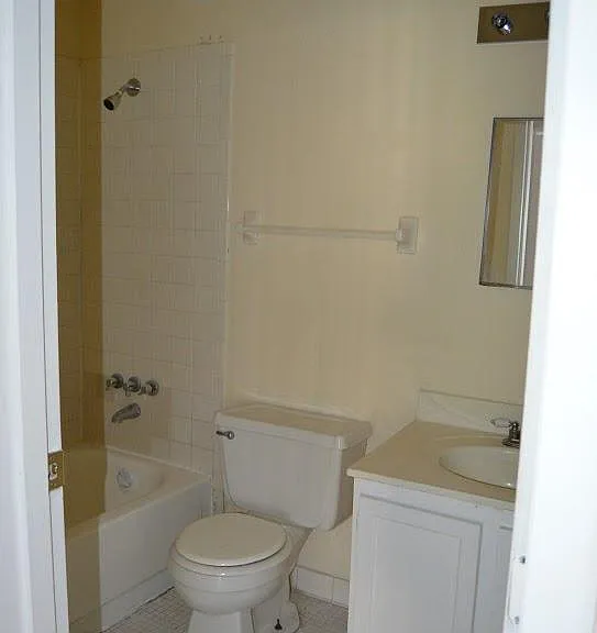 Beltrees Plaza Apartments — Photo 22