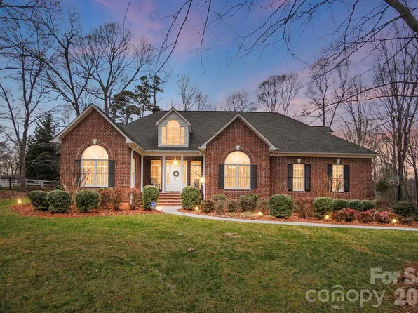 135 Water Oak Ln, Stanfield, NC 28163