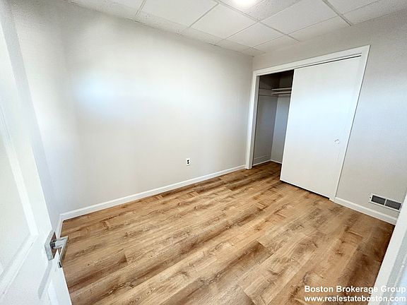 5th image of 105 Buttonwood St APT 3