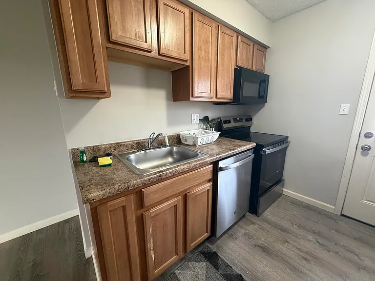 202 Wheaton Ct — Photo 9