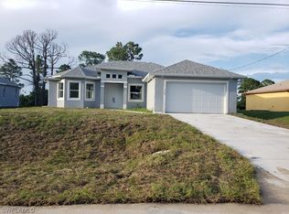 2504 37th St SW, Lehigh Acres, FL 33976