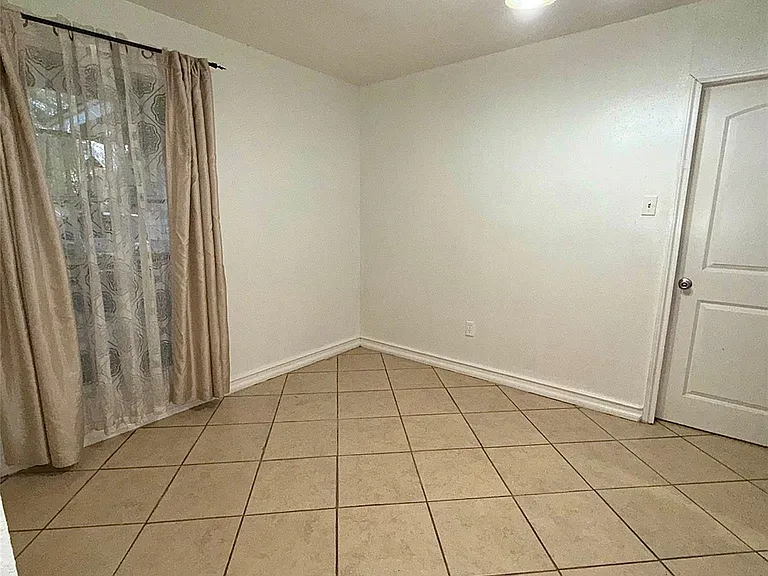 6406 Tall Willow Dr — Photo 9