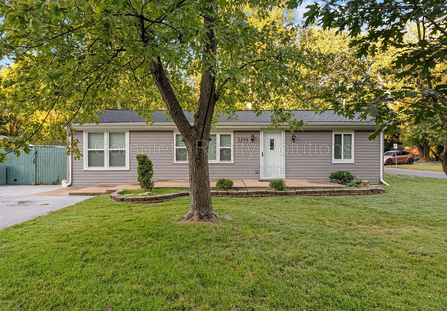 3 bed, 1.0 bath, 950 sqft, $1,800 — Photo 1