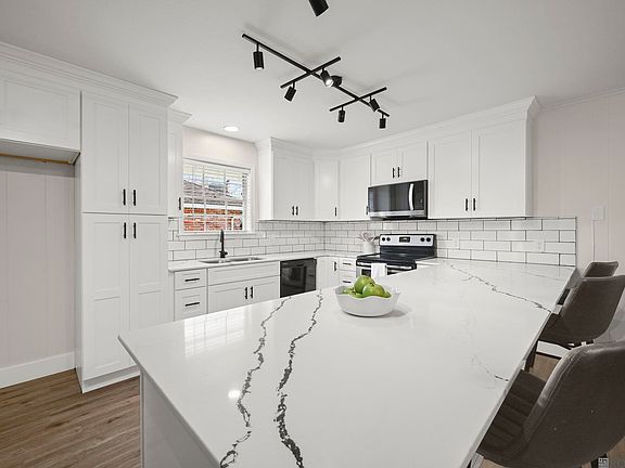 4th image of 10248 Ridgely Rd