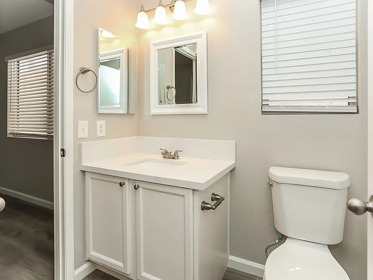5025 Frozen Springs Ct — Photo 16