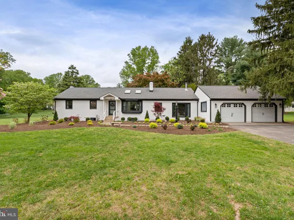 755 Applewood Ln, Great Falls, VA 22066